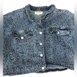 Grey Toned En Crème Denim Leopard Print Cropped Stretchy Denim Jacket - Size Lg